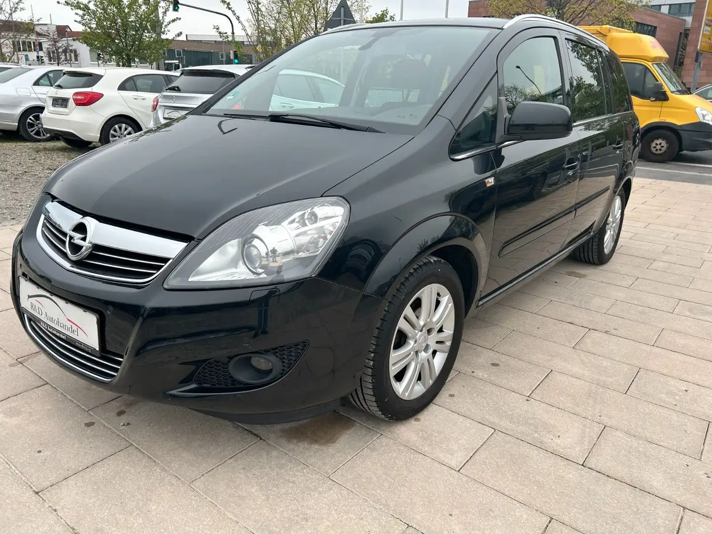 Opel Zafira B Family Plus Navi Bi-Xenon Siyah - 1