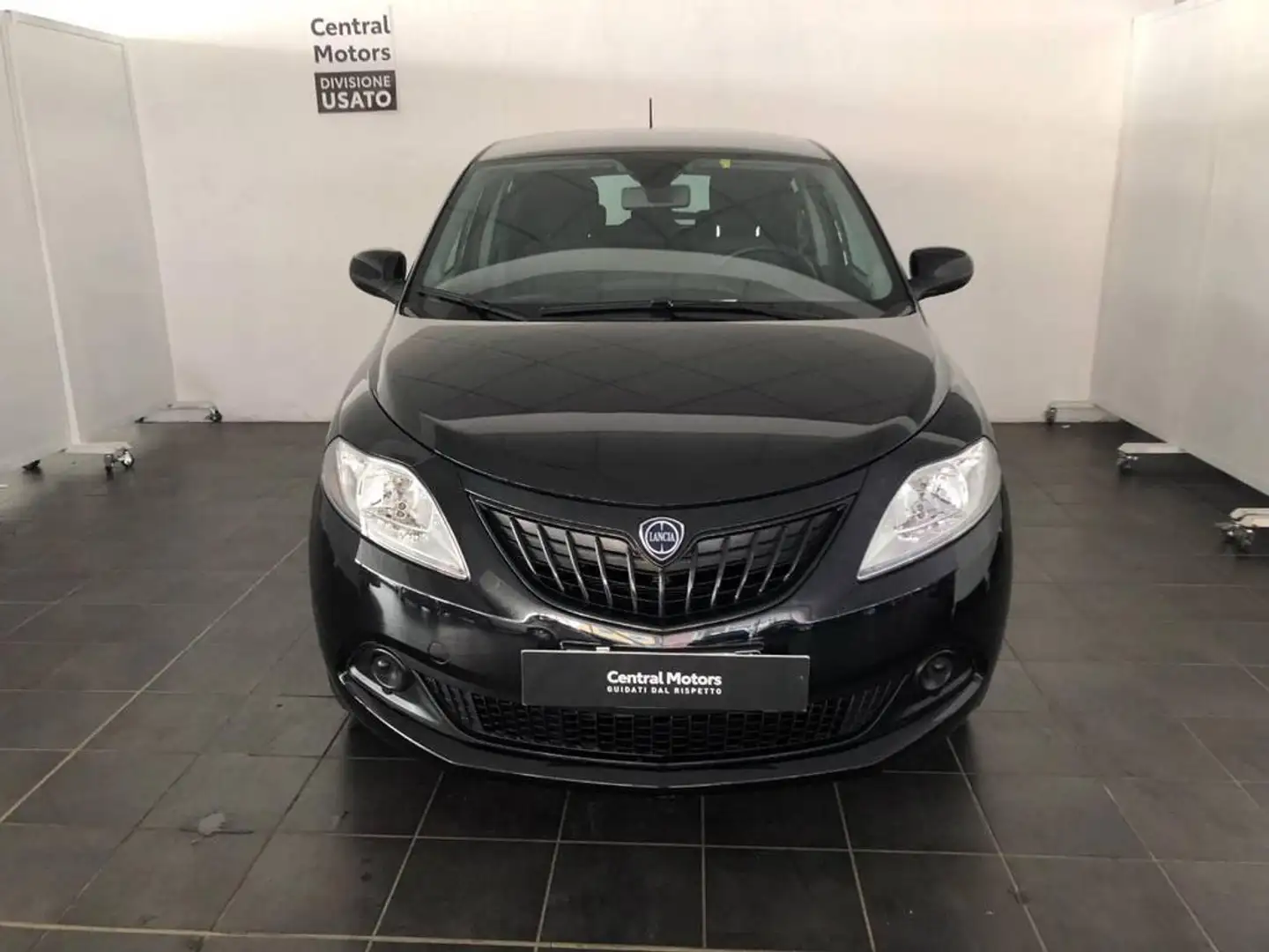 Lancia Ypsilon 1.0 firefly hybrid Gold Plus s&s 70cv 5p.ti Nero - 2