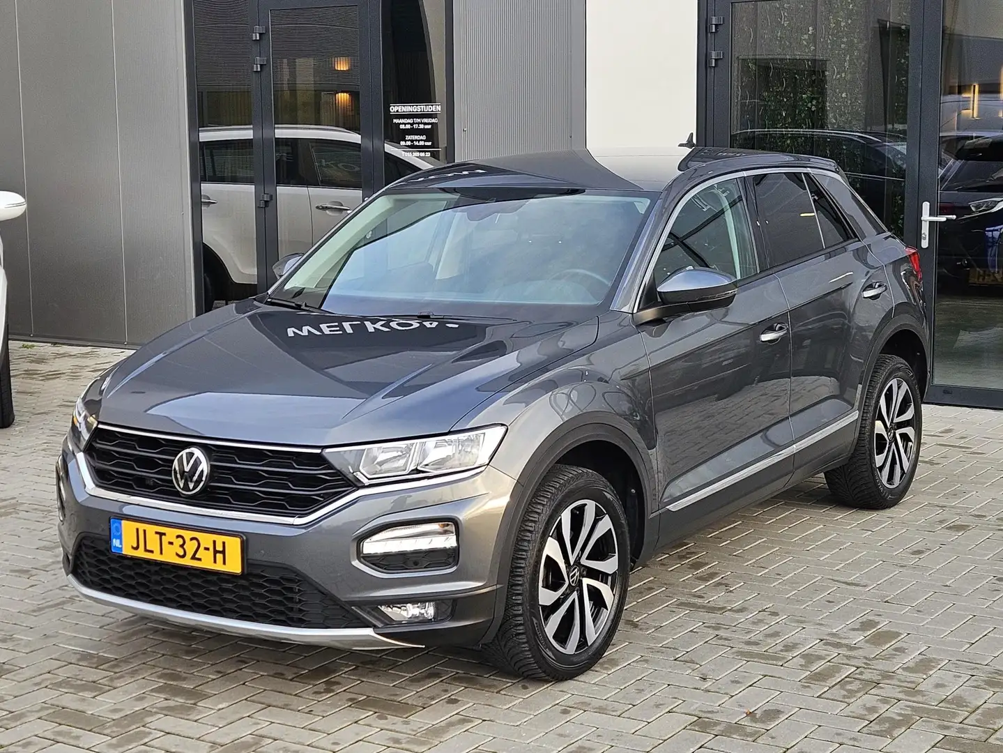 Volkswagen T-Roc 1.5 TSI Active Automaat Carplay Cruise ECC LM17 Gris - 2