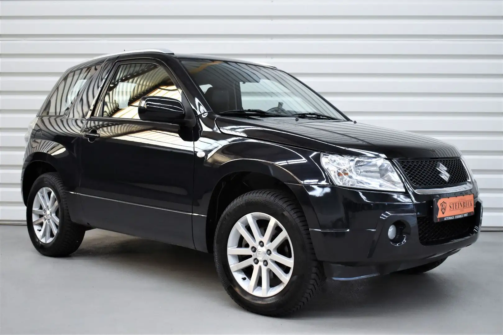Suzuki Grand Vitara 1.6 Black and White+AHK+1.Hand Noir - 1