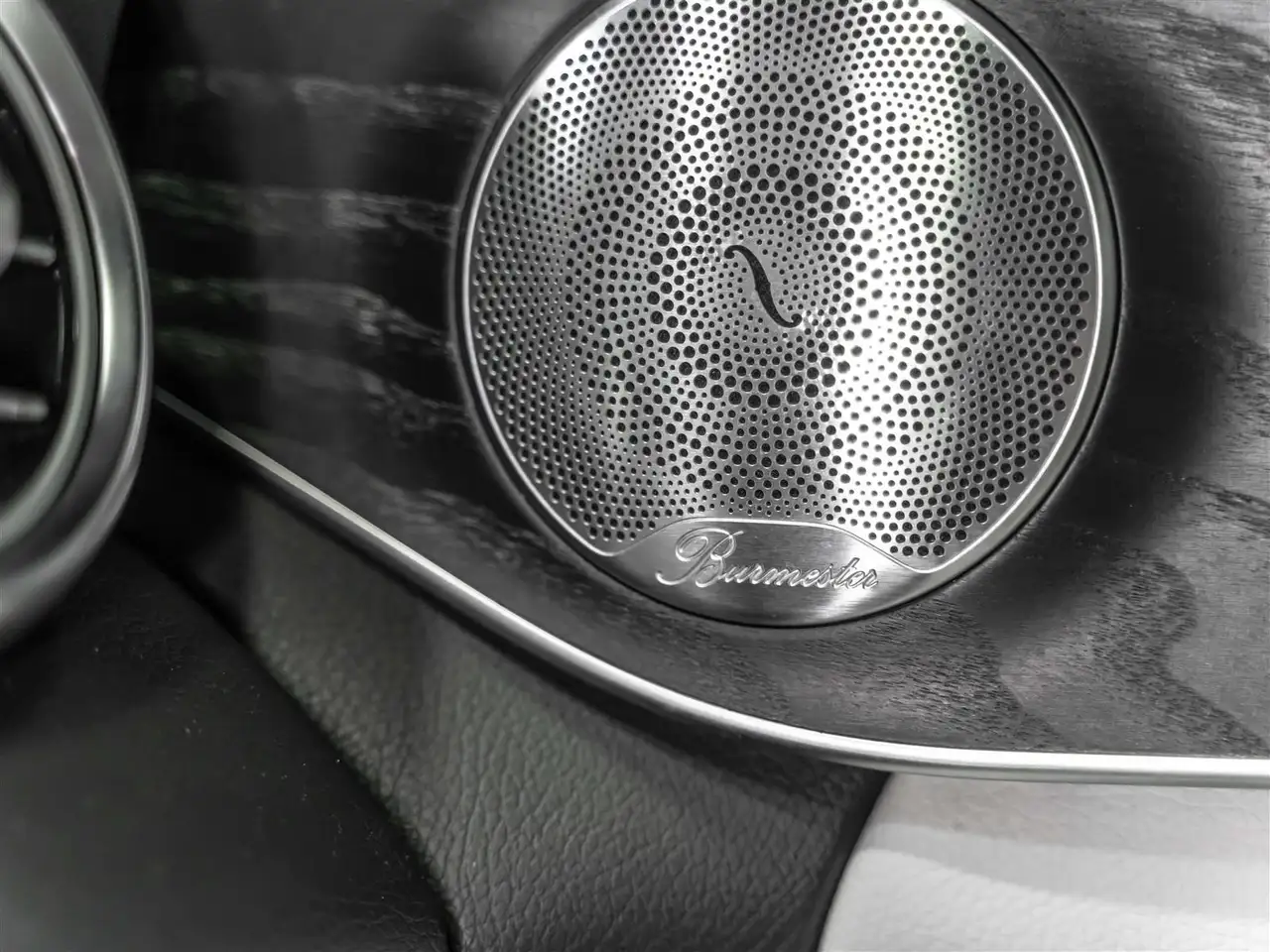 Mercedes-Benz C-Class снимка Mercedes-Benz C-Class