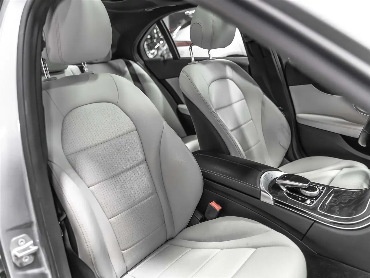 Mercedes-Benz C-Class снимка Mercedes-Benz C-Class