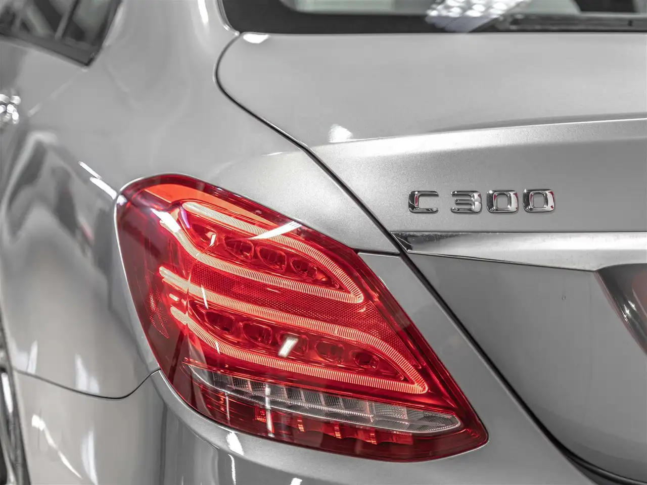 Mercedes-Benz C-Class снимка Mercedes-Benz C-Class