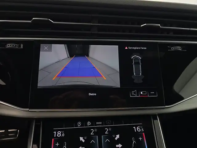 Audi Q7 view 15