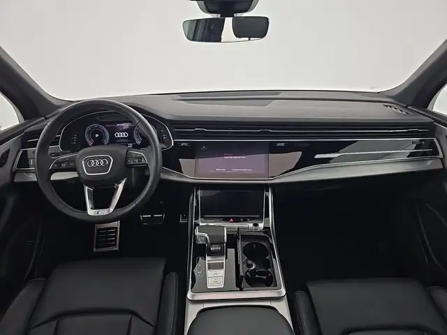 Audi Q7 view 12