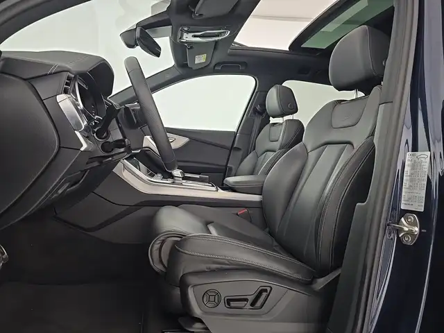 Audi Q7 view 10