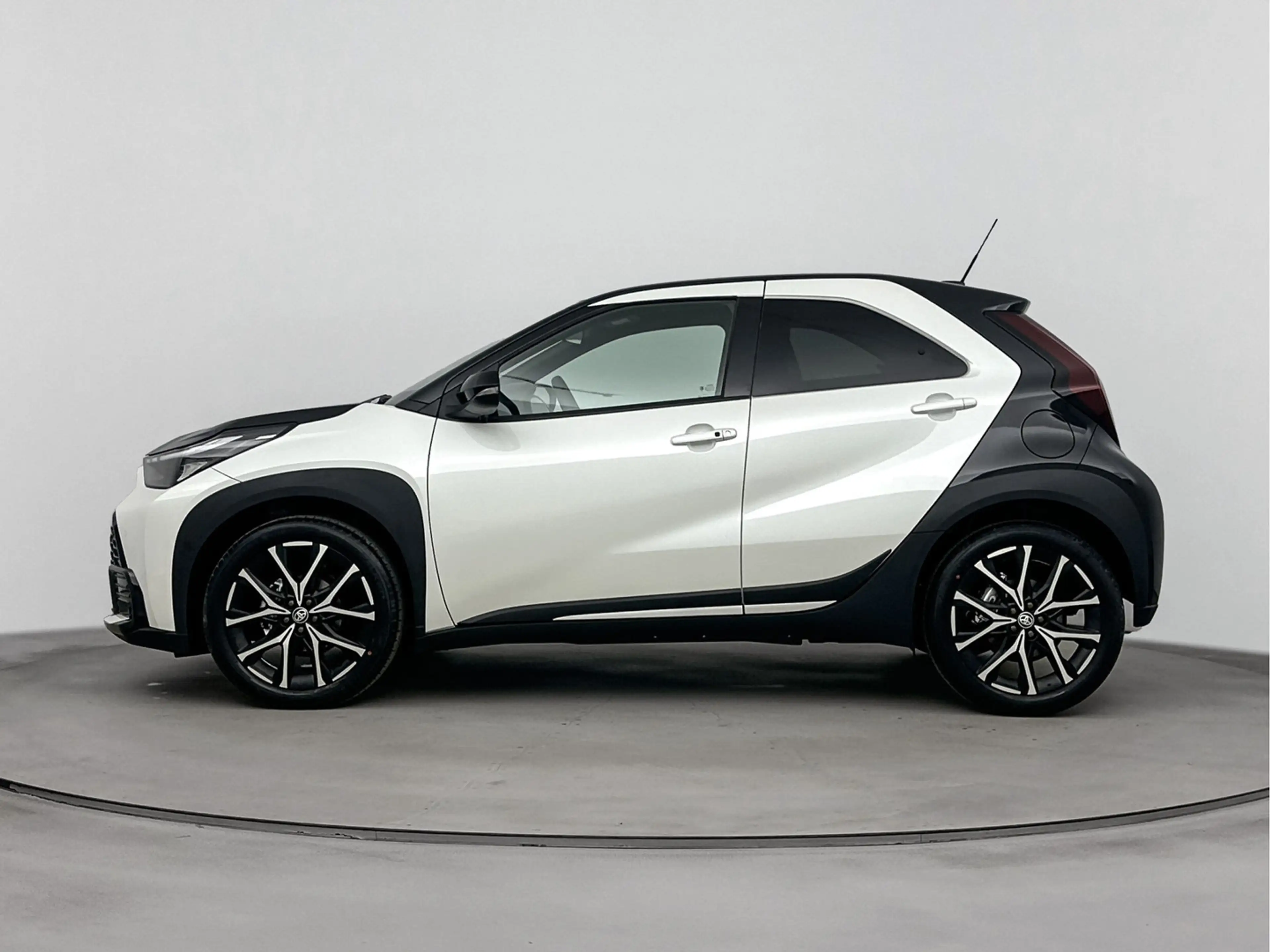 Toyota Aygo X Hybrid 115 GR Sport | NIEUWE AUTO | PRIJS INCLUSIE — photo 3