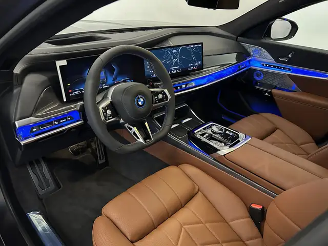 BMW 7 Series view 7