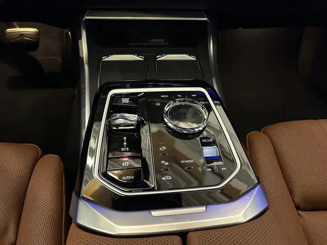BMW 7 Series view 12