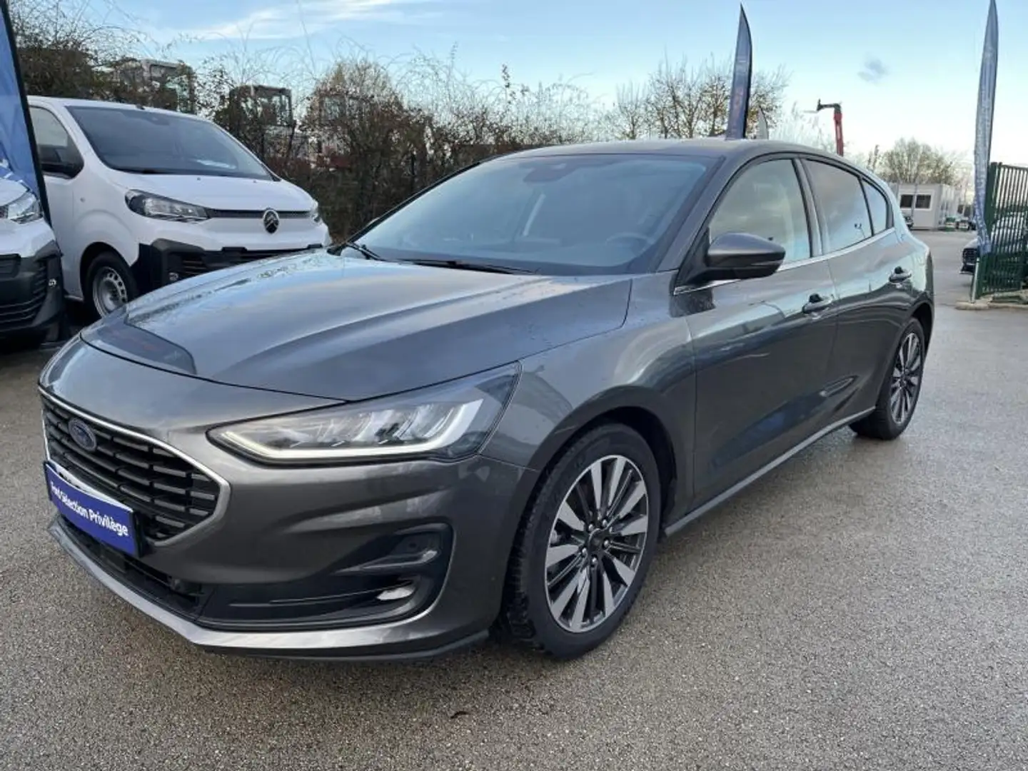 Ford Focus 1.0 Flexifuel mHEV 125ch Titanium Style Grijs - 1