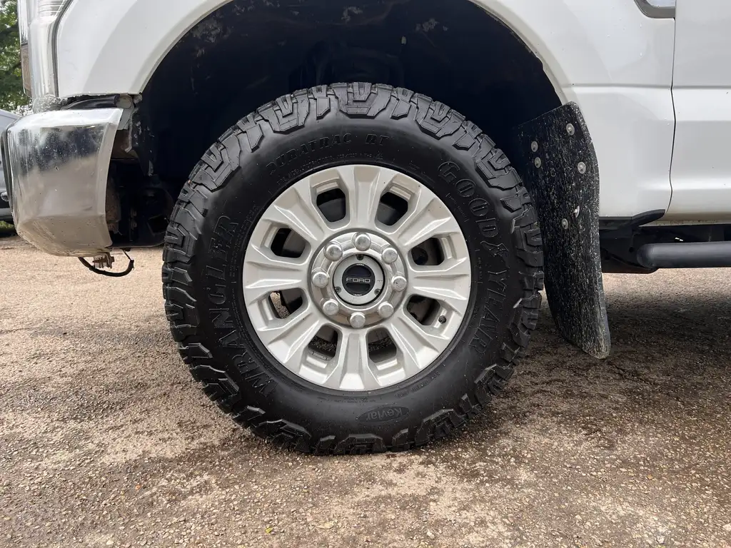 2022 Ford F-250 Super Duty XLT Crew Cab 160 | Camper Pkg | Rear Cam | SYNC 3 — photo 3