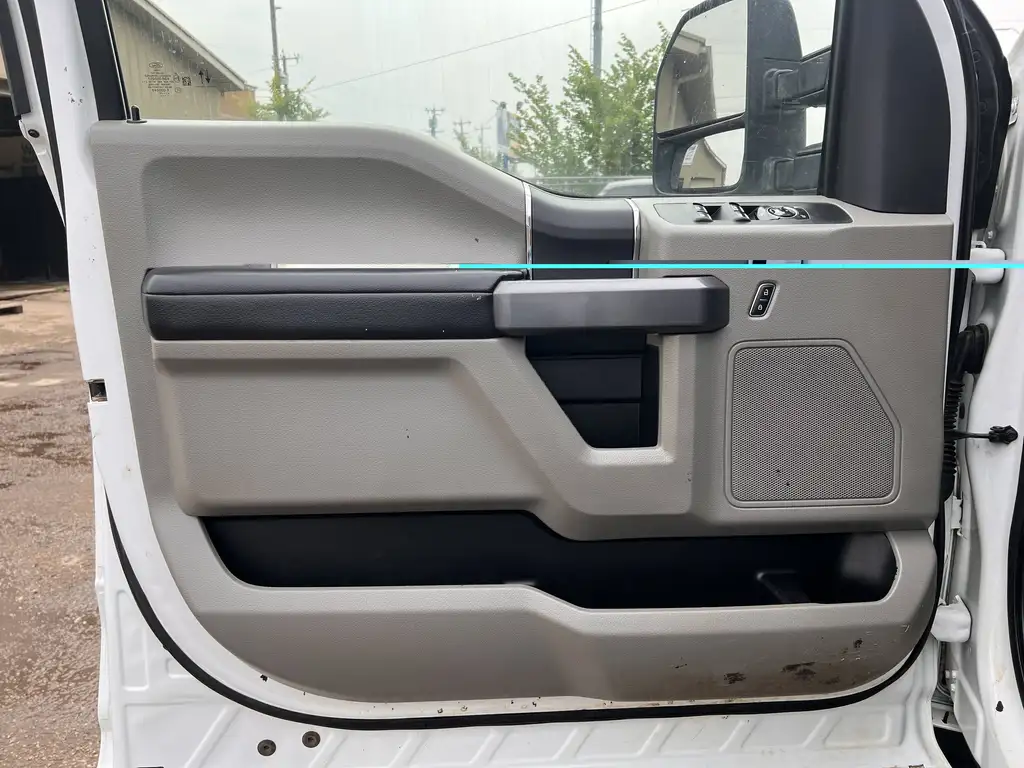 2022 Ford F-250 Super Duty XLT Crew Cab 160 | Camper Pkg | Rear Cam | SYNC 3 — photo 6