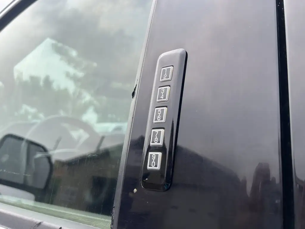2022 Ford F-250 Super Duty XLT Crew Cab 160 | Camper Pkg | Rear Cam | SYNC 3 — photo 5