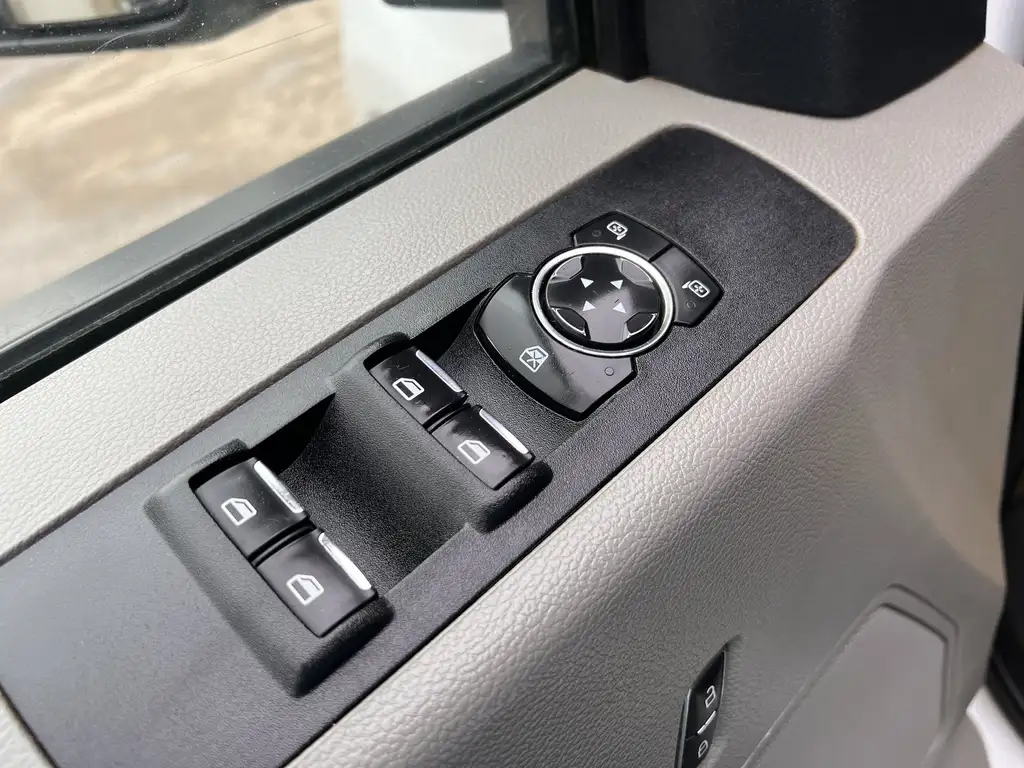 2022 Ford F-250 Super Duty XLT Crew Cab 160 | Camper Pkg | Rear Cam | SYNC 3 — photo 7