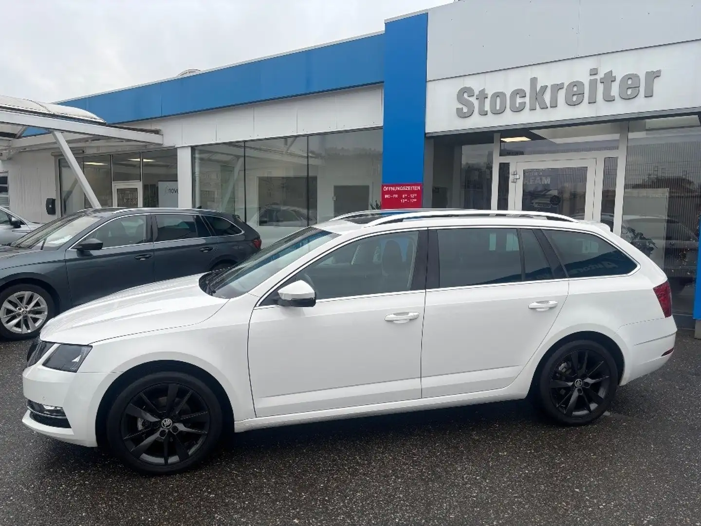 Skoda Octavia Combi 1,6 TDI Style DSG*PDC*NAVI*APP*SZH*PANO Weiß - 2