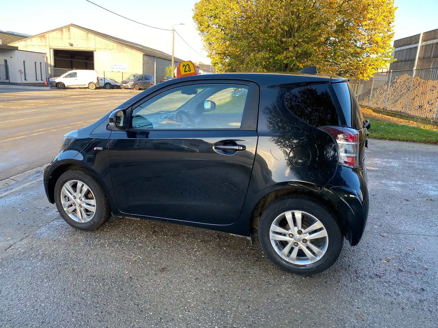 Toyota iQ iQ 1.0i VVT-i Sol Schwarz - 2