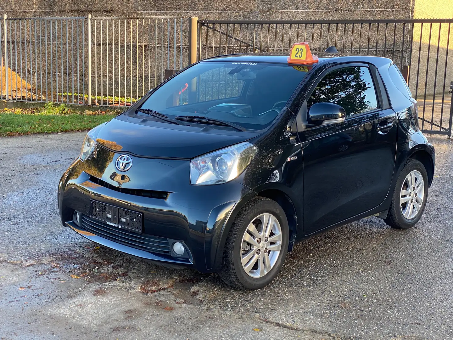 Toyota iQ iQ 1.0i VVT-i Sol Schwarz - 1