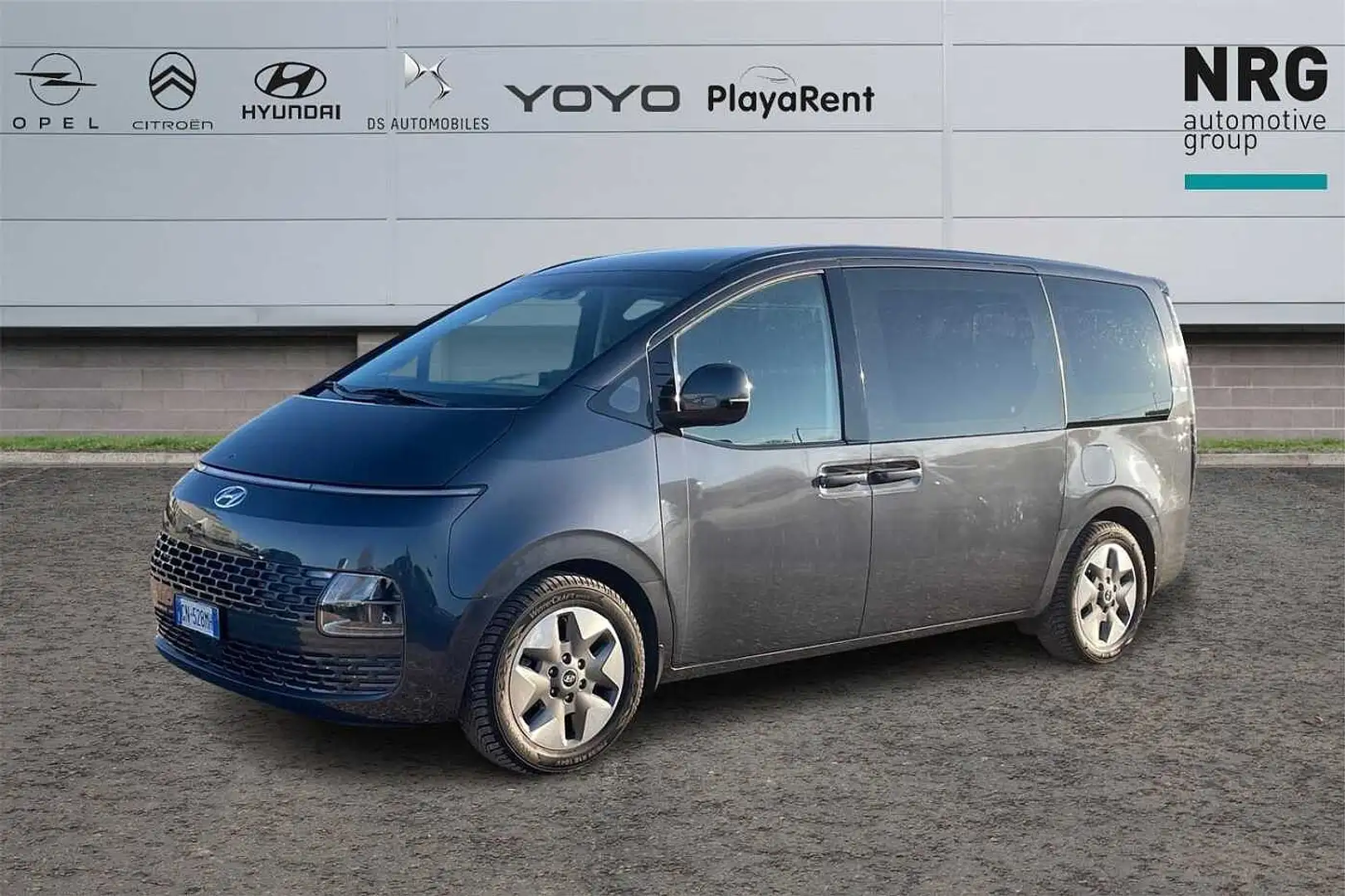 Hyundai STARIA 2.2 MT 2WD 9 posti Wagon Negru - 1