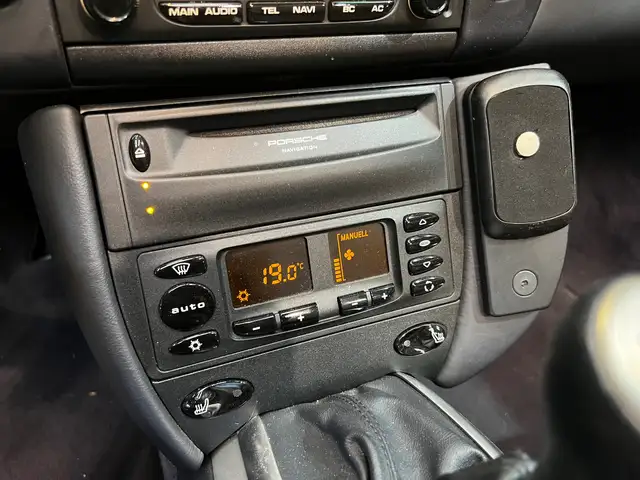 Porsche 911 view 21