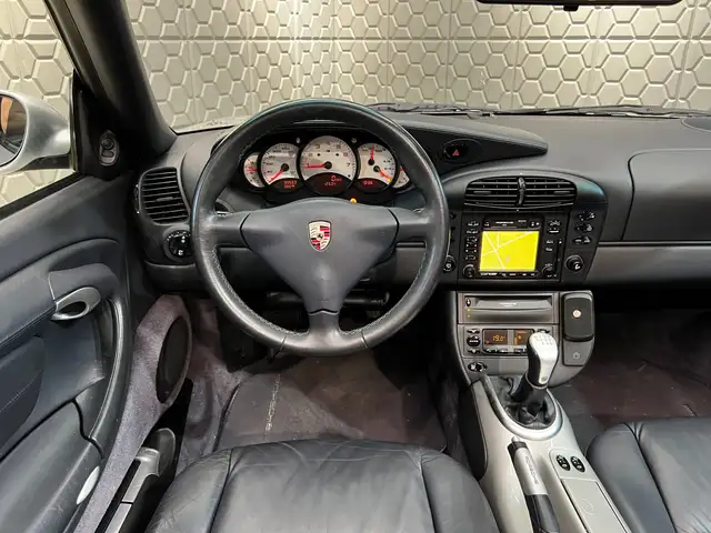 Porsche 911 view 24
