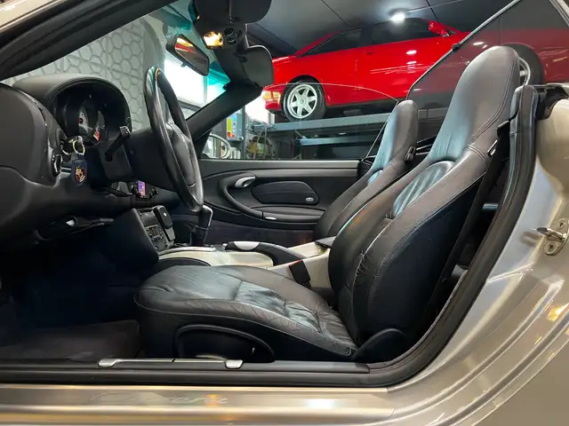 Porsche 911 view 15