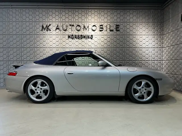 Porsche 911 view 8