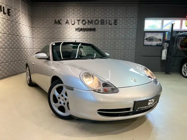 Porsche 911 view 5