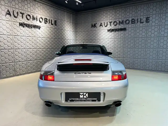 Porsche 911 view 11