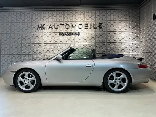 Porsche 911 view 6