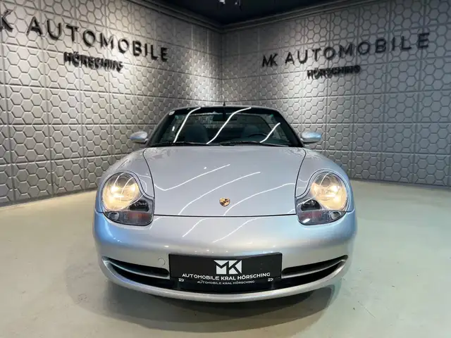 Porsche 911 view 4