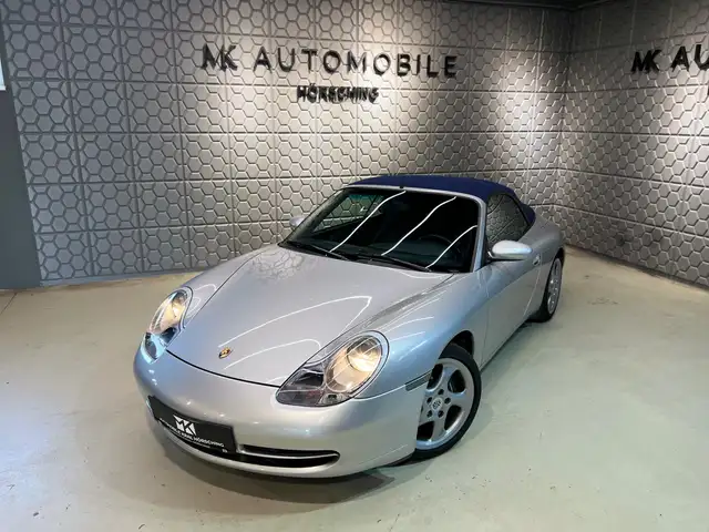 Porsche 911 view 3