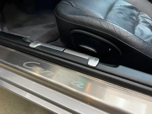 Porsche 911 view 16