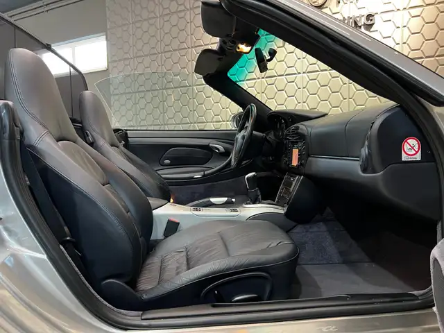 Porsche 911 view 27