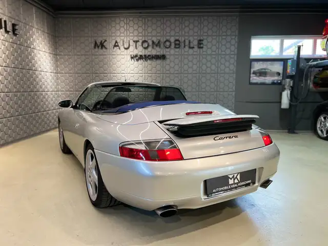 Porsche 911 view 12