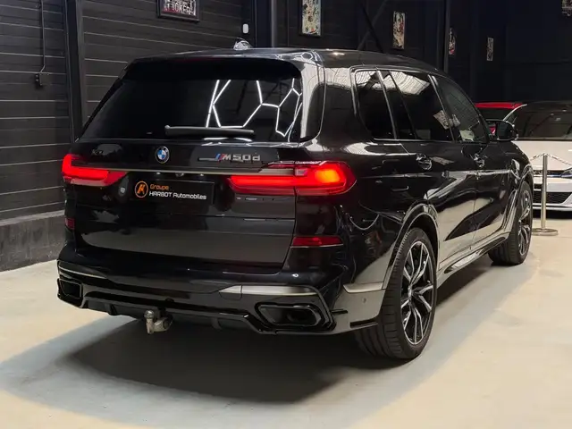 BMW X7 view 6