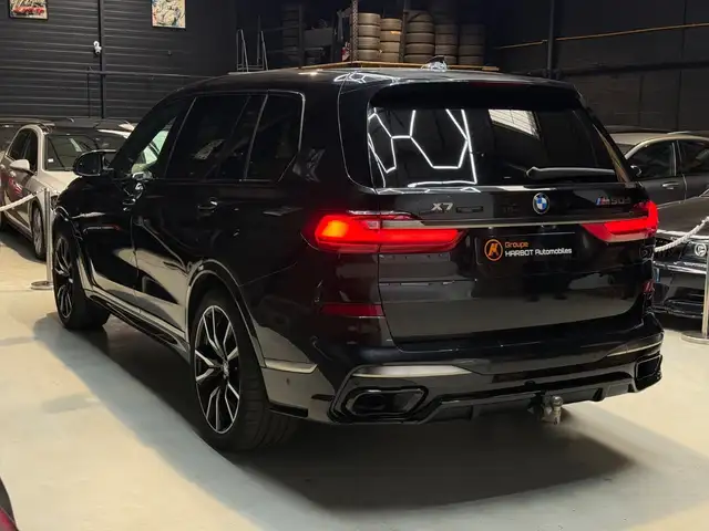 BMW X7 view 4