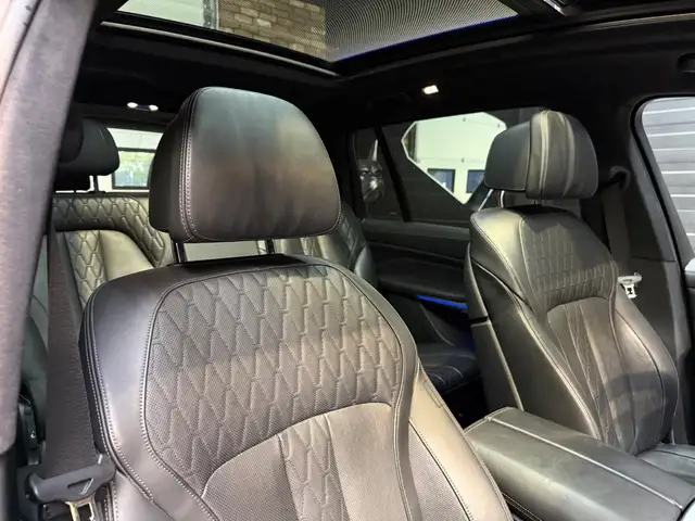 BMW X7 view 15