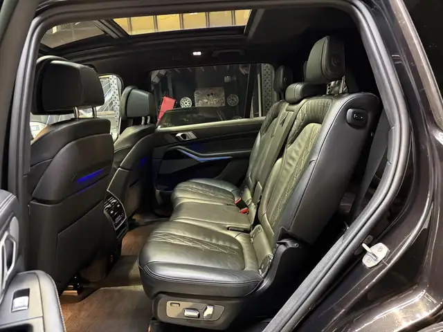 BMW X7 view 10