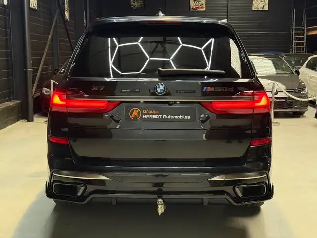 BMW X7 view 5