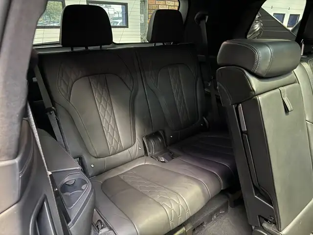 BMW X7 view 12