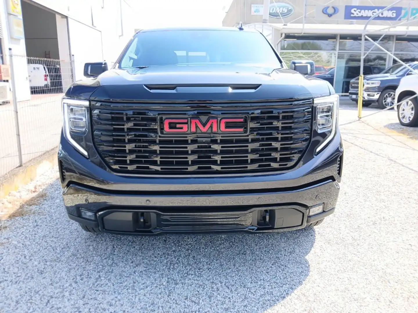 GMC Sierra 1500 4WD Crew Cab 6.2L EcoTec3 V8 DENALI - N1 Šedá - 2