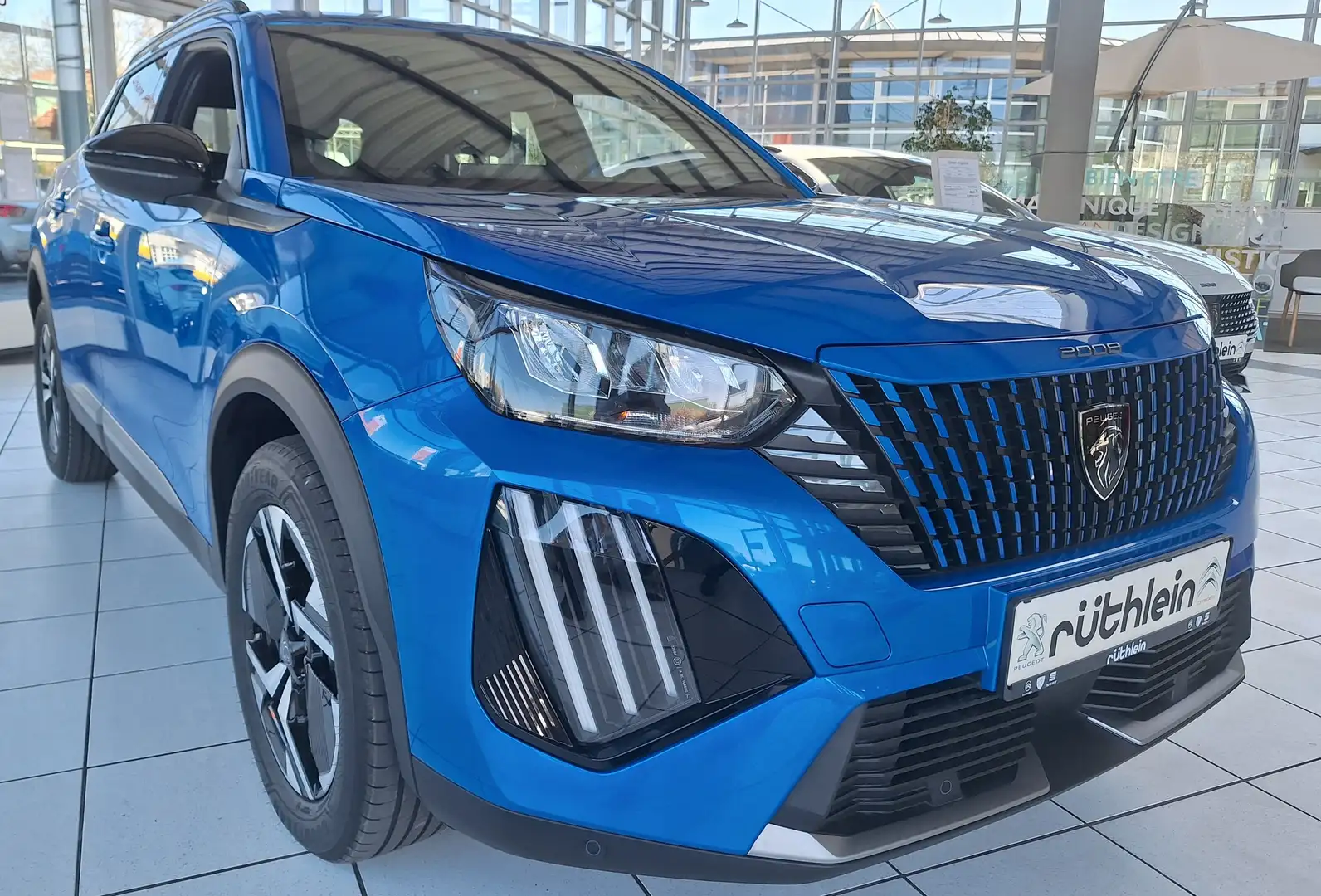 Peugeot 2008 Allure 130 PS Automatik Blau - 1