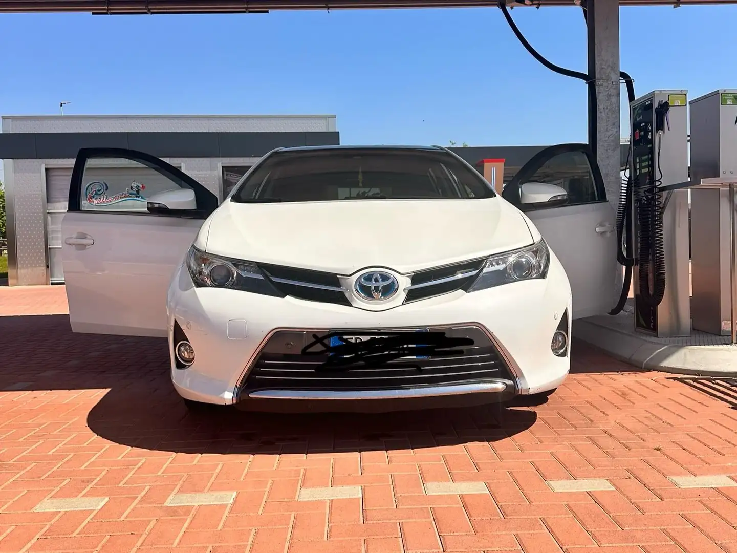 Toyota Auris Auris 5p 1.8 hsd Lounge Bianco - 1