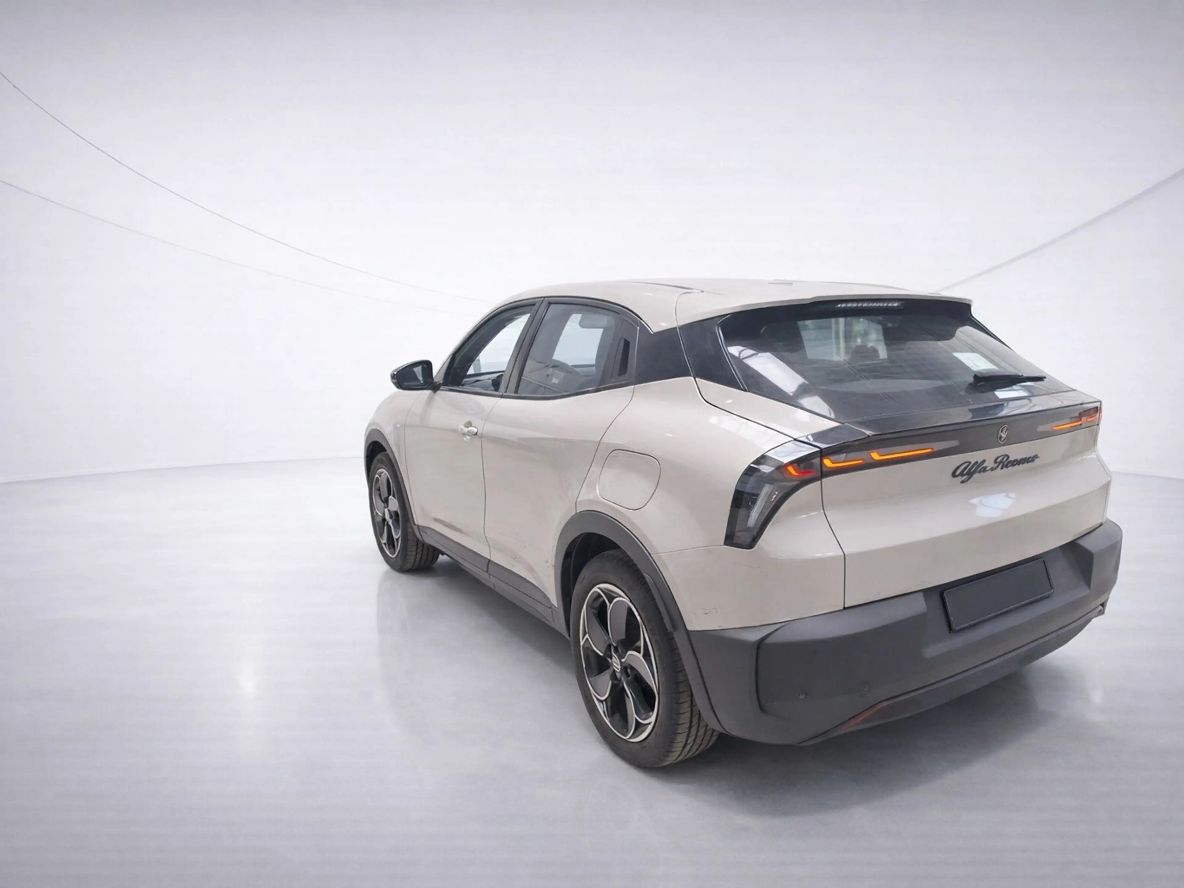 Alfa Romeo Junior Elettrica 54 kWh ACC/LED/PDC/Carplay — photo 4