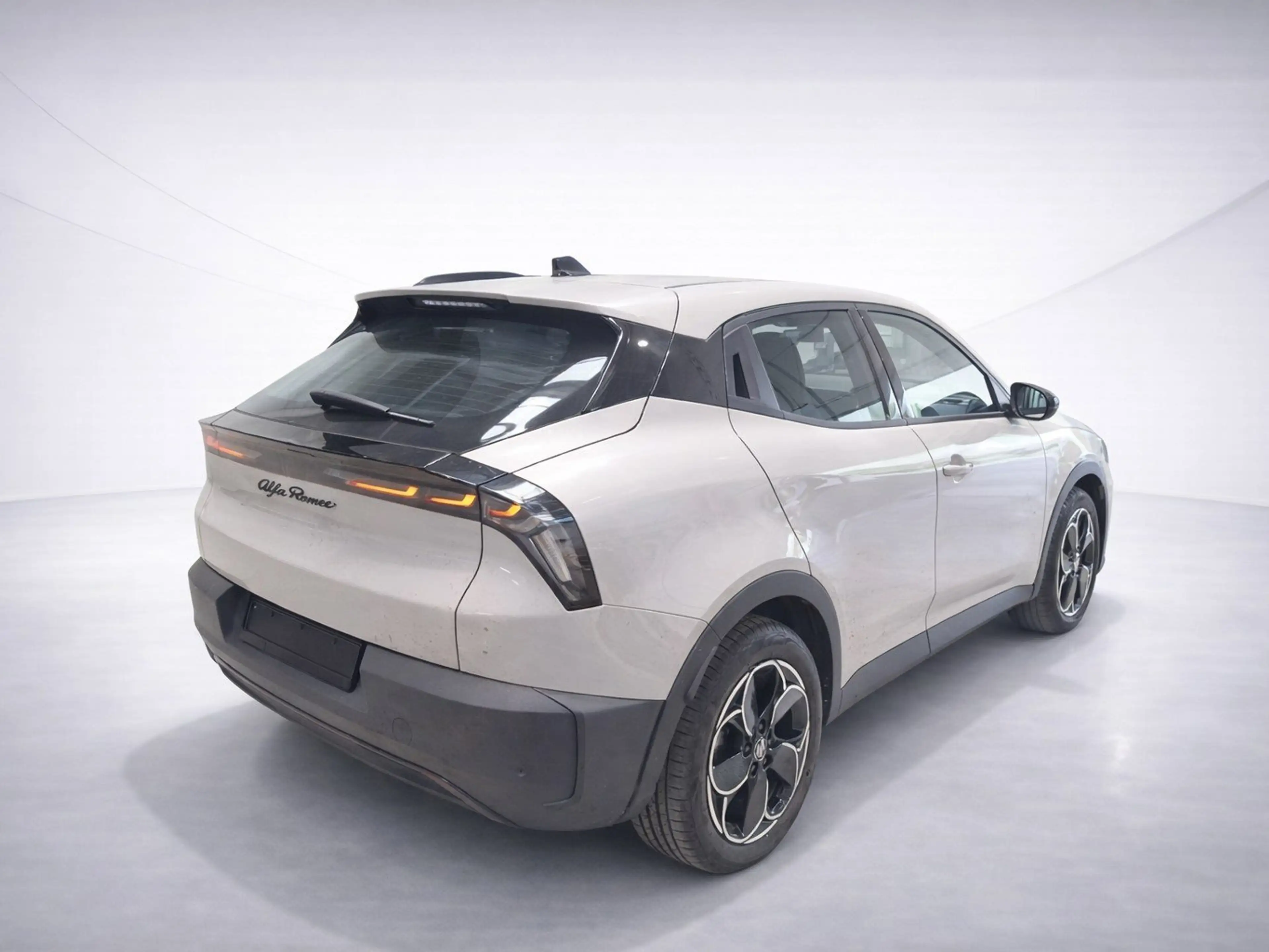 Alfa Romeo Junior Elettrica 54 kWh ACC/LED/PDC/Carplay — photo 5