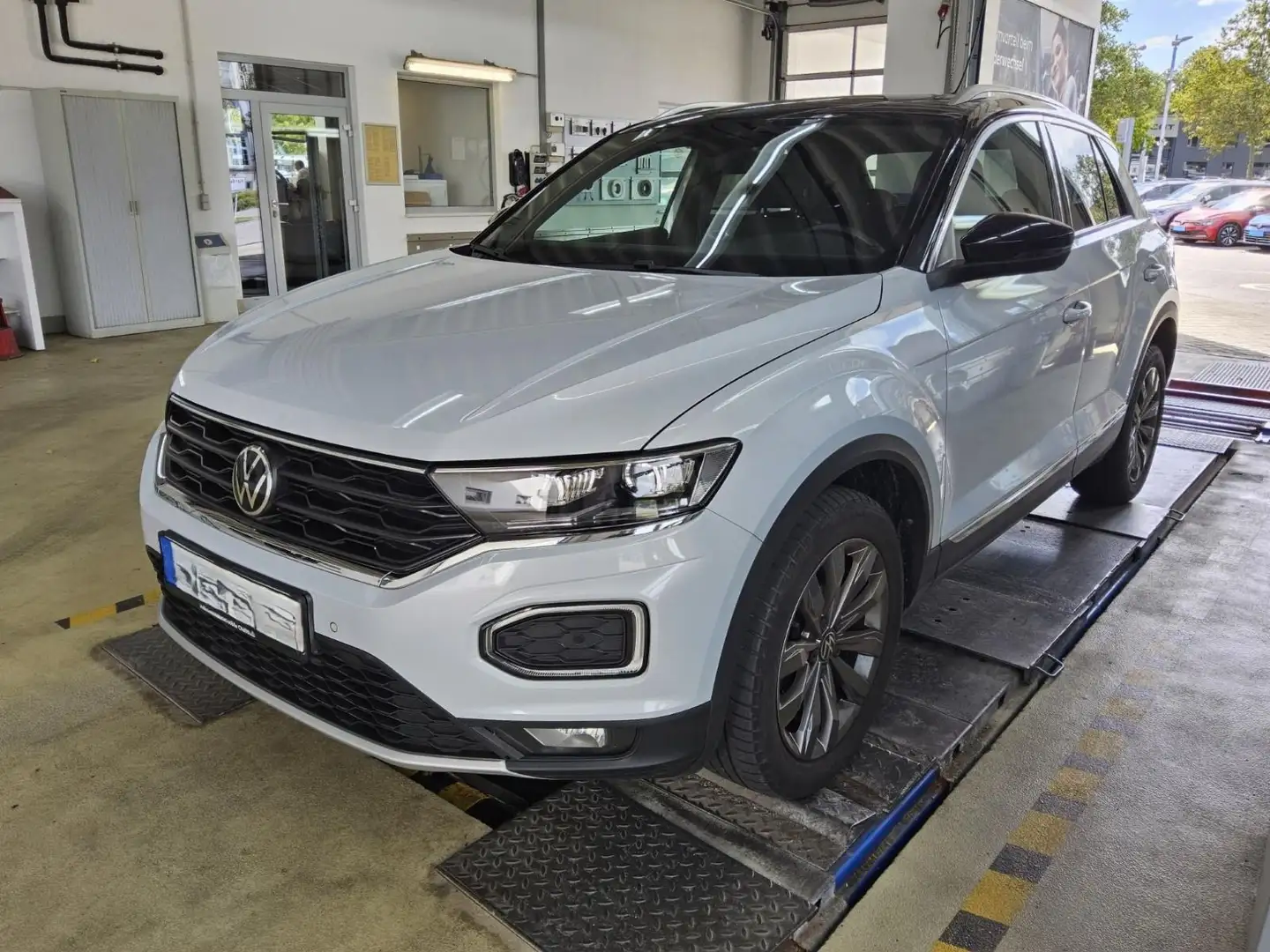 Volkswagen T-Roc 1.5 TSI Sport*Panorama*LED*ACC*Navi* Weiß - 2