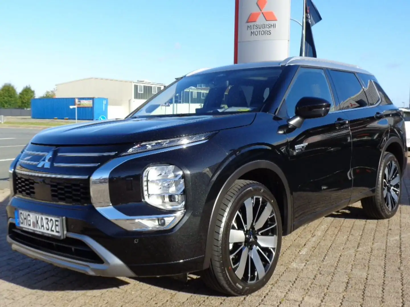 Mitsubishi Outlander 2.4 4WD Plug-In Hybrid TOP #eltr. Panoramadach Schwarz - 1