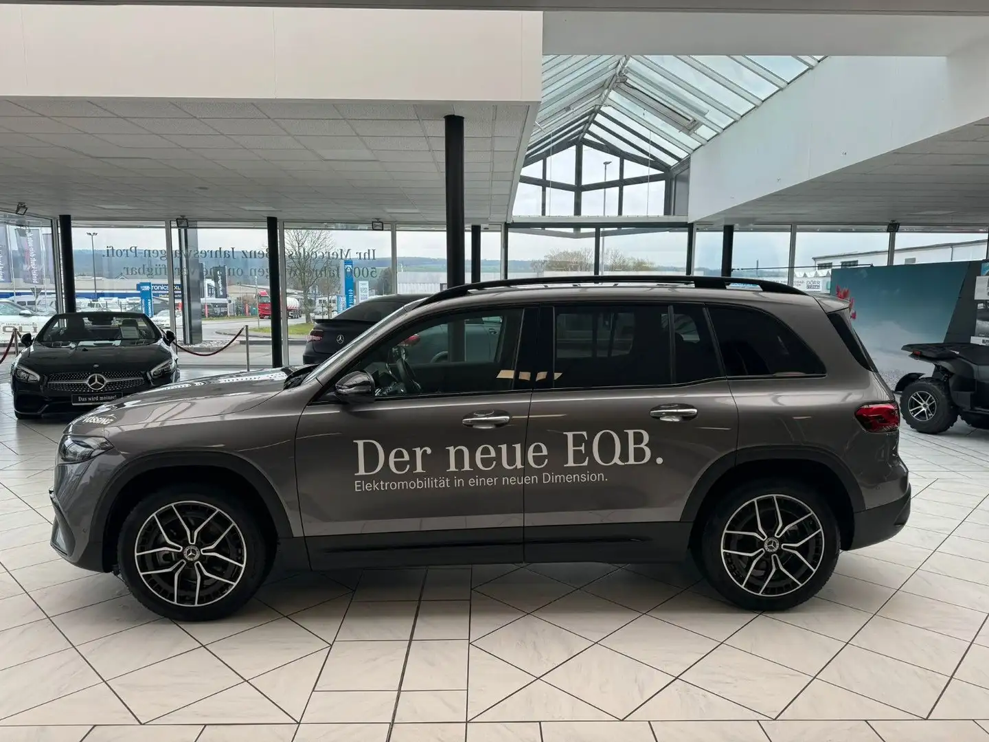 Mercedes-Benz EQB 300 4Matic AMG-Line Gri - 2