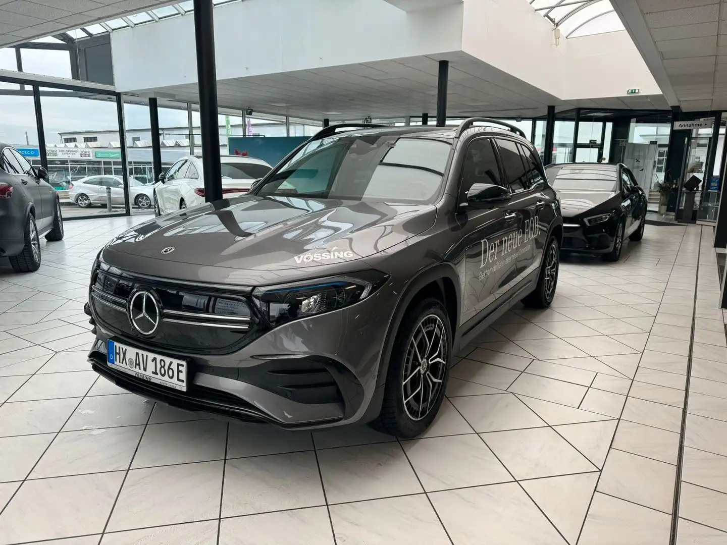 Mercedes-Benz EQB 300 4Matic AMG-Line Gri - 1
