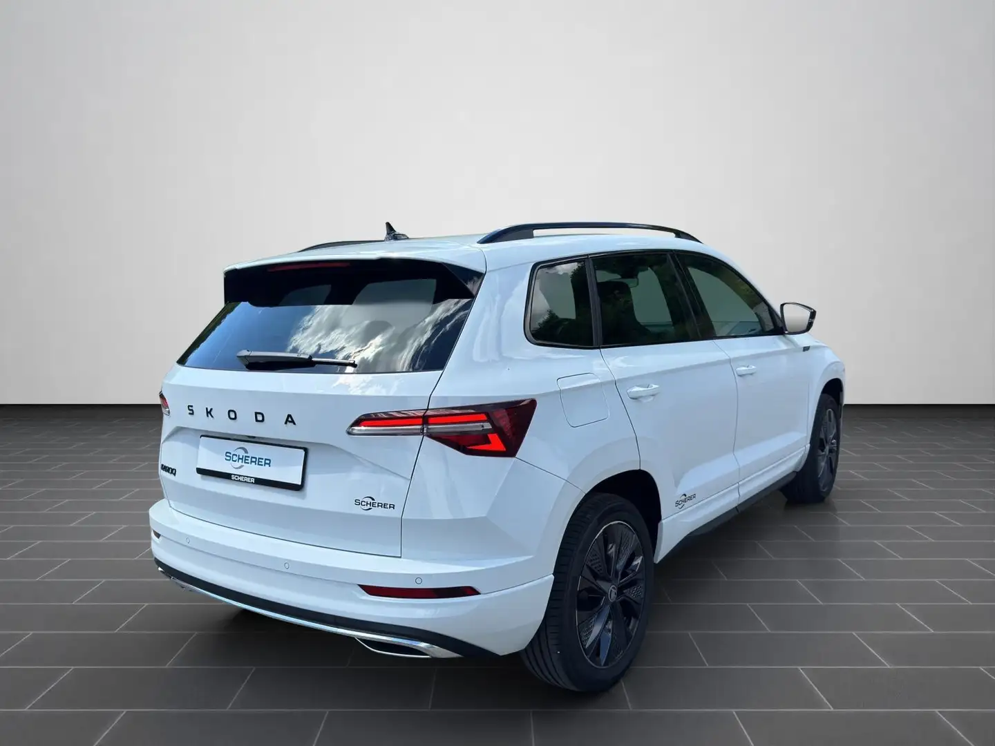 Skoda Karoq Sportline 1.5TSI DSG AHK Navi Matrix Weiß - 2